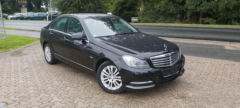 Schwarz Gebraucht 2011 Mercedes C180 Limousine | 9.999 € (Etwas zu teuer) - Bild 1/4