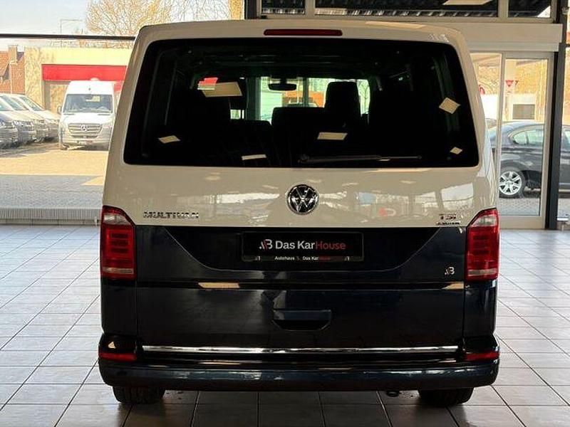 Second-hand VW Multivan Generation Six 140 CP (102 kW) 2016 Alb Monovolum