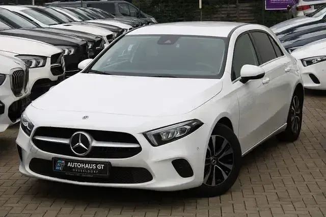 Gebraucht Mercedes A180 116 PS (85 kW) 2022 Weiß Limousine