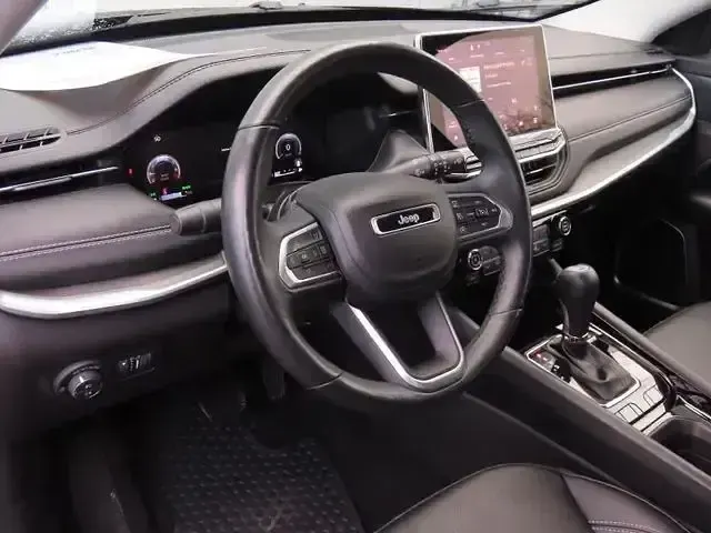 Gebraucht Jeep Compass 131 PS (96 kW) 2024 Schwarz SUV