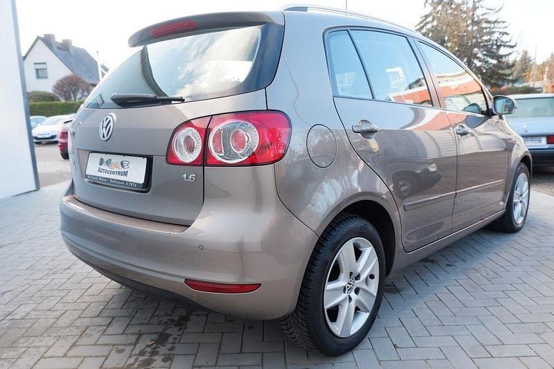 Gebraucht VW Golf Plus Comfortline 102 PS (75 kW) 2009 Gold Van / Kleinbus