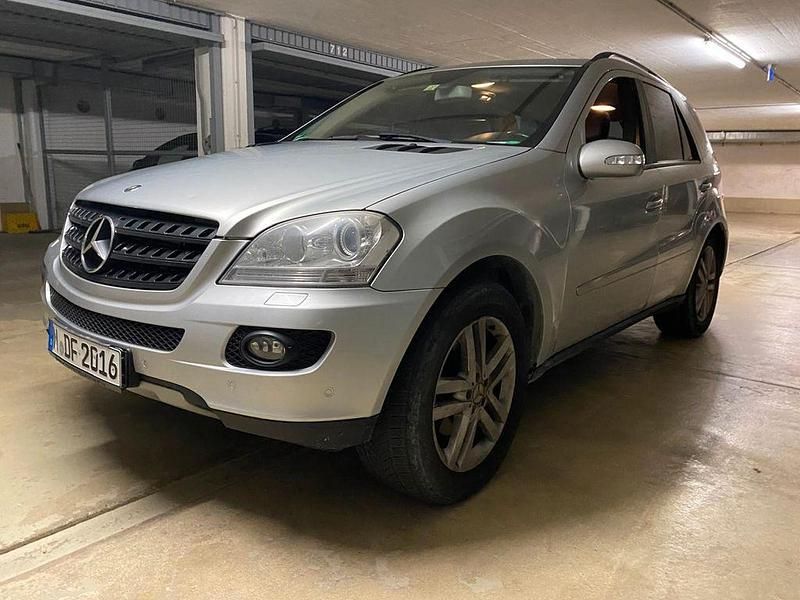 Silber Gebraucht 2007 Mercedes ML320 SUV | 4.900 € (Superpreis) - Bild 1/4