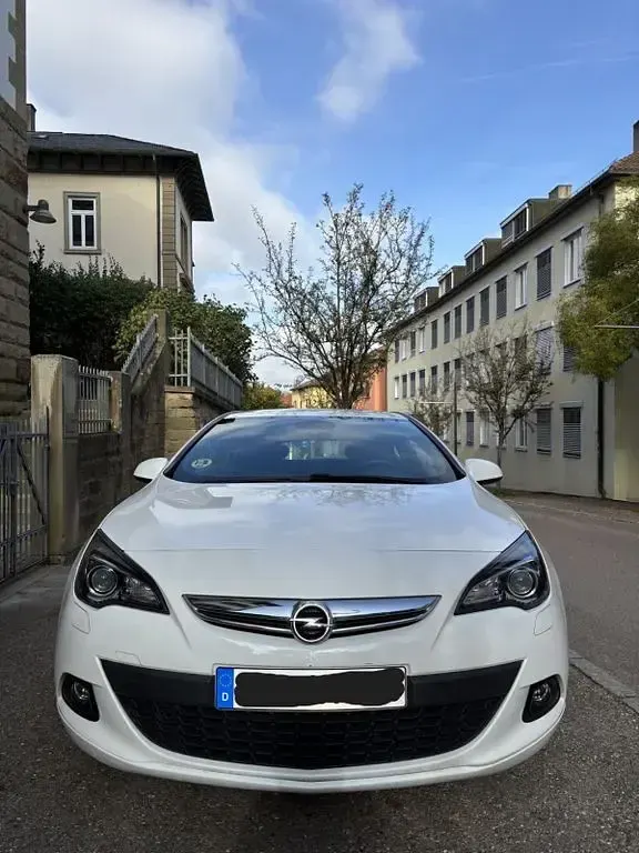 Gebraucht Opel Astra GTC Sport 131 PS (96 kW) 2014 Weiß Coupé