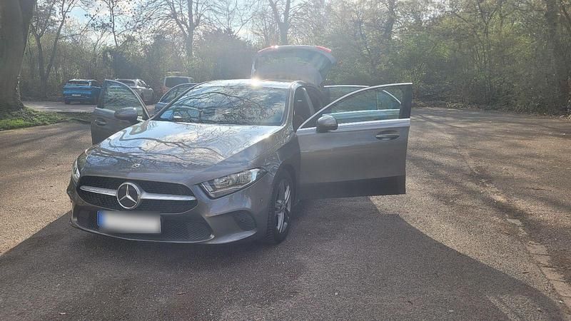 Gebraucht Mercedes A180 116 PS (85 kW) 2018 Silber Limousine