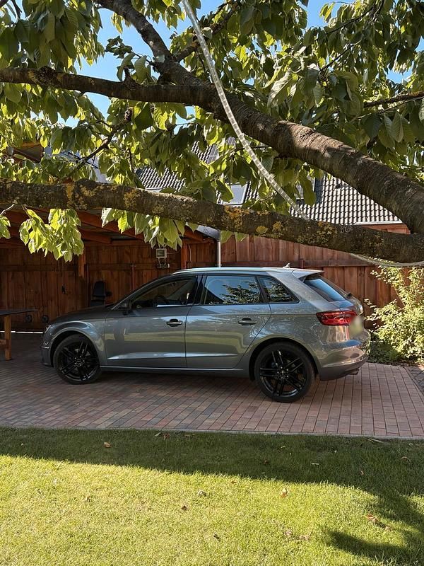 Gebraucht Audi A3 105 PS (77 kW) 2025 Grau Kombi