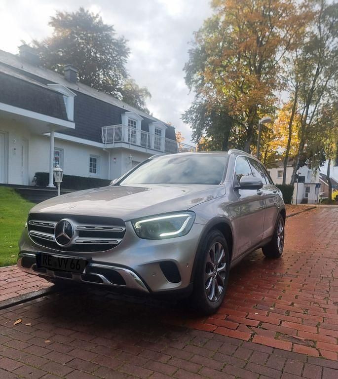 Beige Gebraucht 2019 Mercedes GLC300 SUV | 32.900 € (Guter Preis) - Bild 1/4