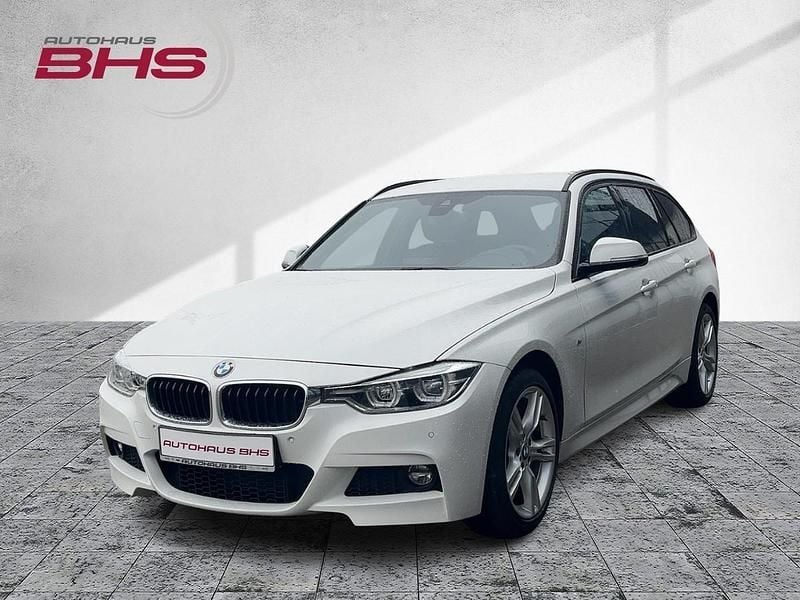 Alpinweiß (weiß) Gebraucht 2017 BMW 320 M Sport Kombi | 19.690 € (Fairer Preis) - Bild 1/4