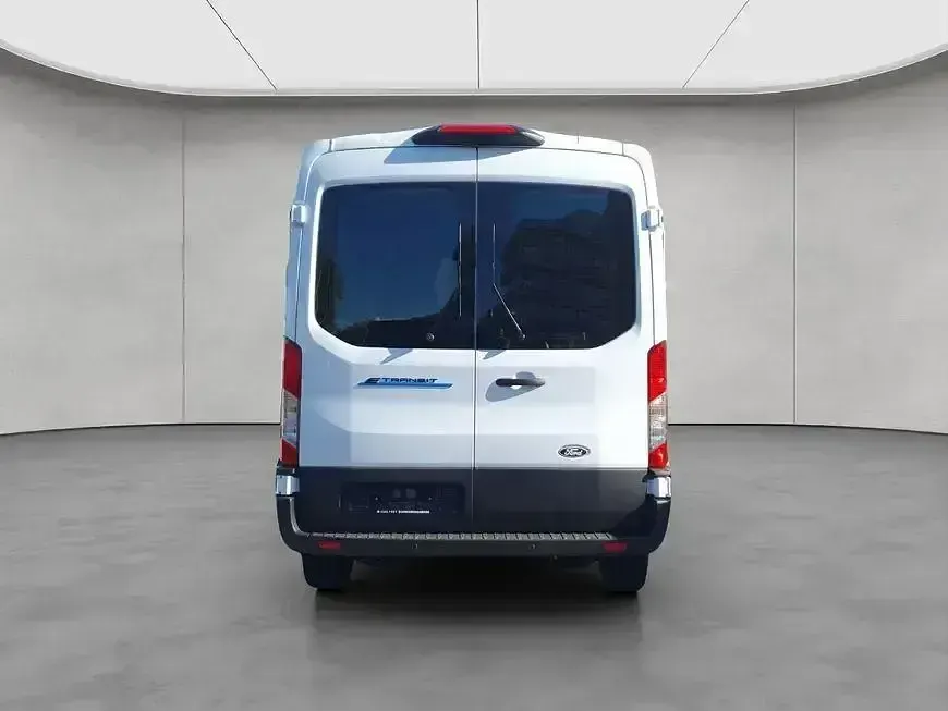 Neu Ford E-Transit Trend 135 kW (184 PS) 2026 Weiß Van