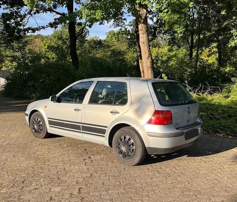 Silber Gebraucht 1998 VW Golf IV Basis Limousine | 1.600 € (Fairer Preis) - Bild 1/4