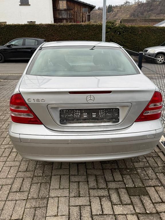 Gebraucht Mercedes C180 Classic 129 PS (94 kW) 2001 Orange Limousine