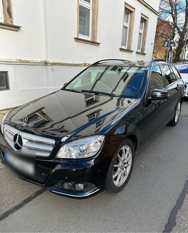 Schwarz Gebraucht 2010 Mercedes C200 Kombi | 4.800 € - Bild 1/4