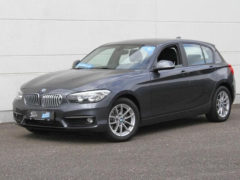 Grey metallic Gebraucht 2018 BMW 118 Advantage Kleinwagen | 15.755 € (Fairer Preis) - Bild 1/4