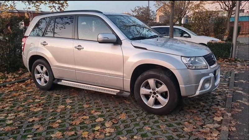 Gebraucht Suzuki Grand Vitara Comfort 169 PS (124 kW) 2012 Silber SUV