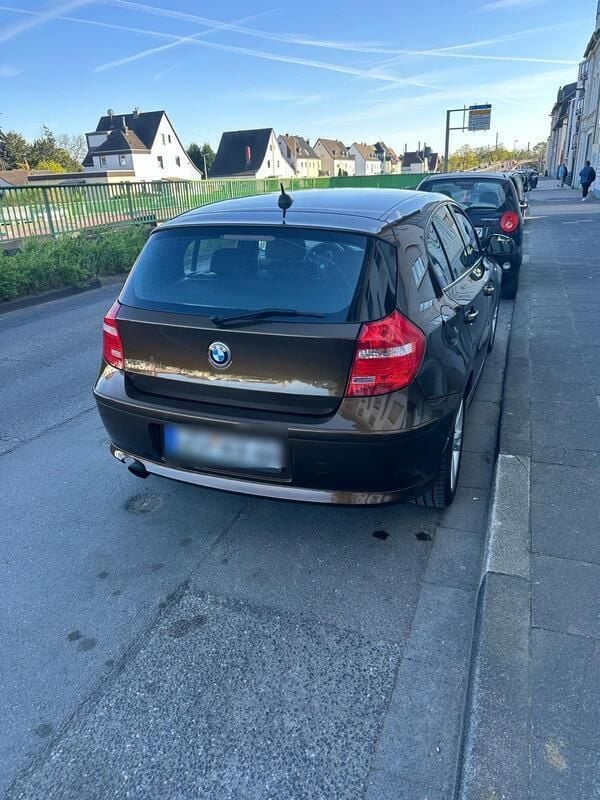 Braun Gebraucht 2010 BMW 116 Kleinwagen | 2.300 € (Superpreis) - Bild 1/4