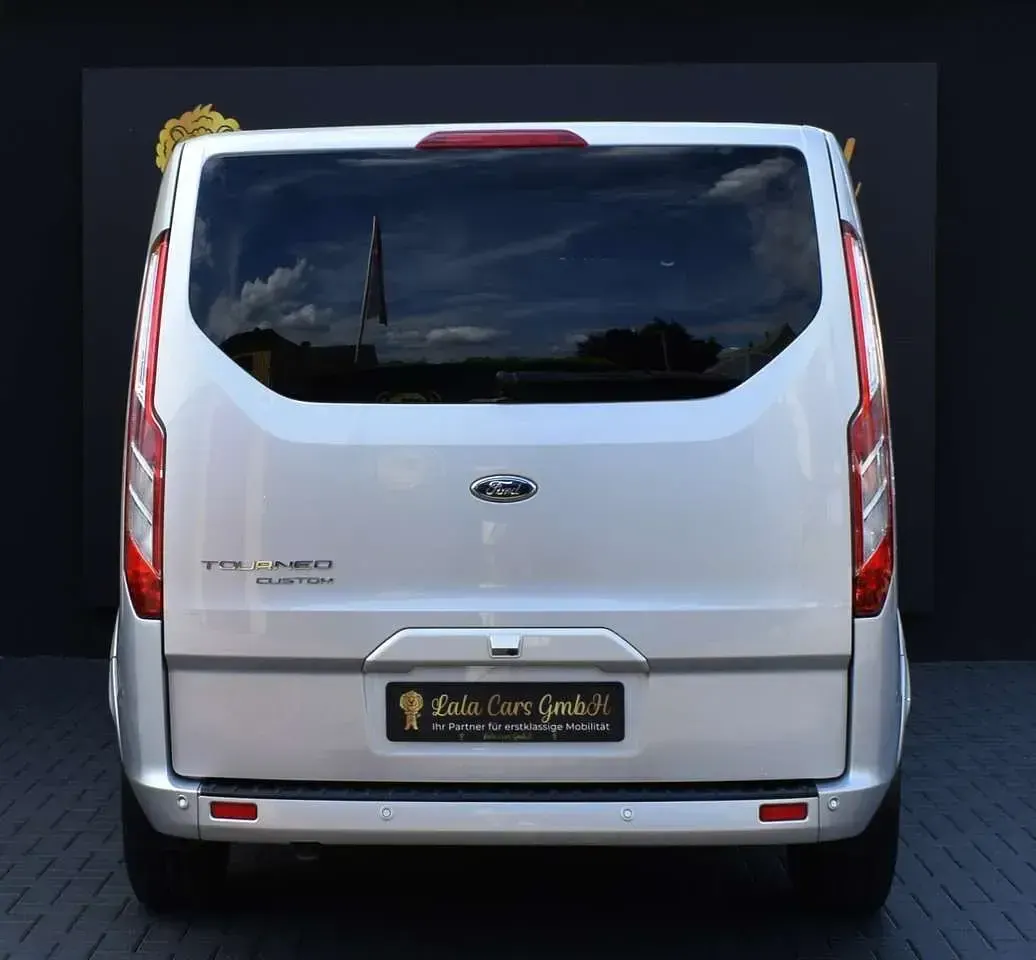 Gebraucht Ford Tourneo Titanium 131 PS (96 kW) 2018 Polarsilber metallic Van / Kleinbus