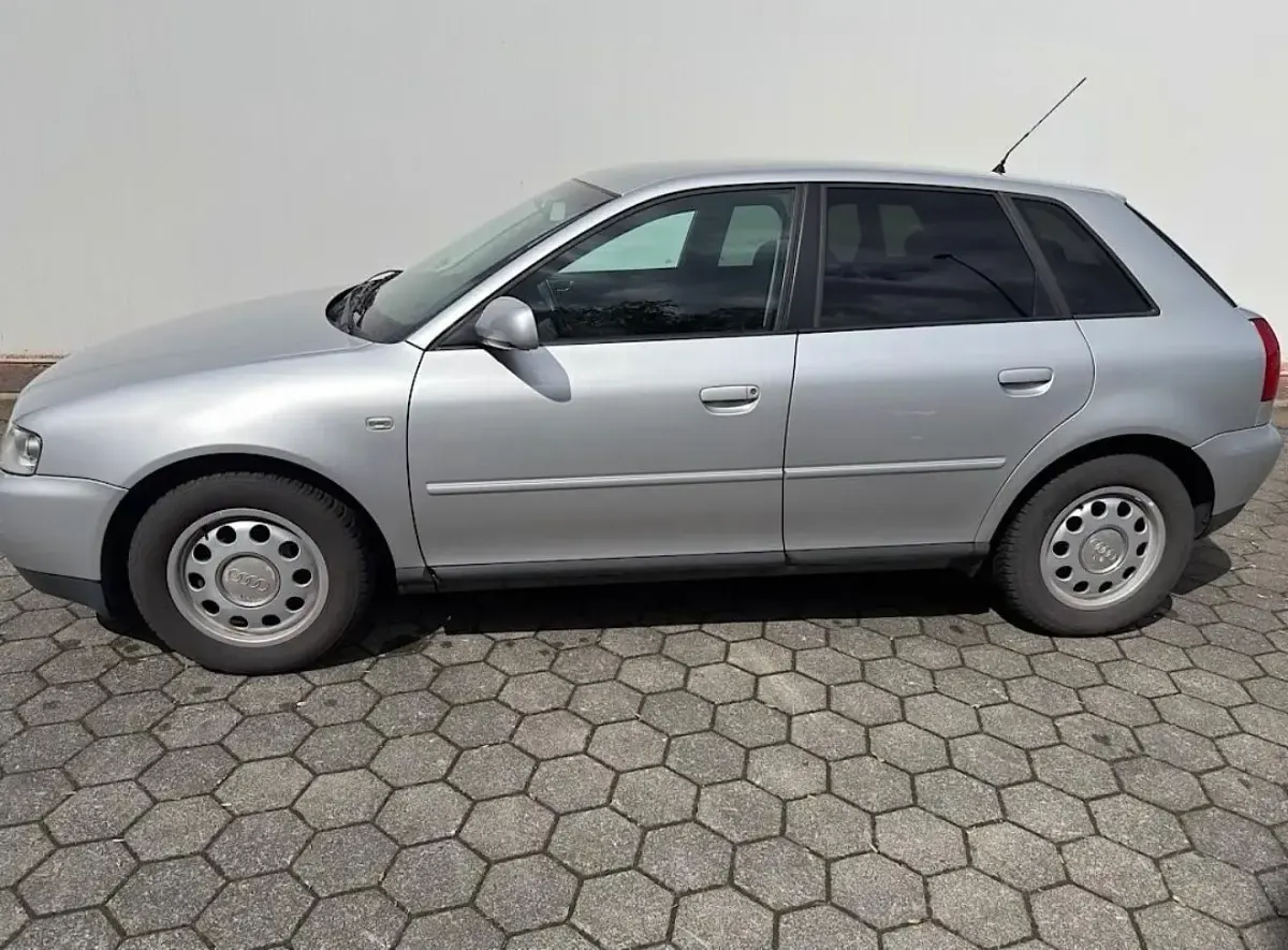 Gebraucht Audi A3 Attraction 102 PS (75 kW) 2003 Silber Kleinwagen