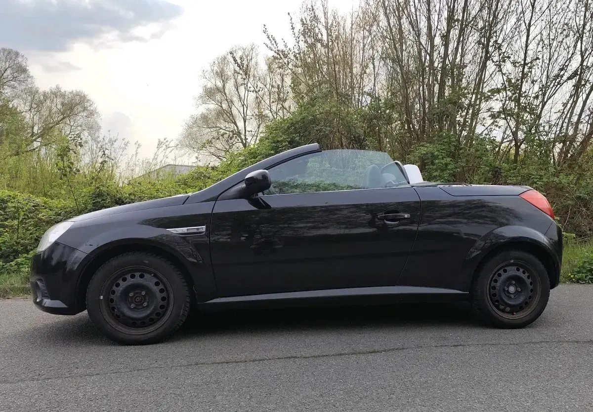 Gebraucht Opel Tigra 90 PS (66 kW) 2004 Schwarz Cabrio