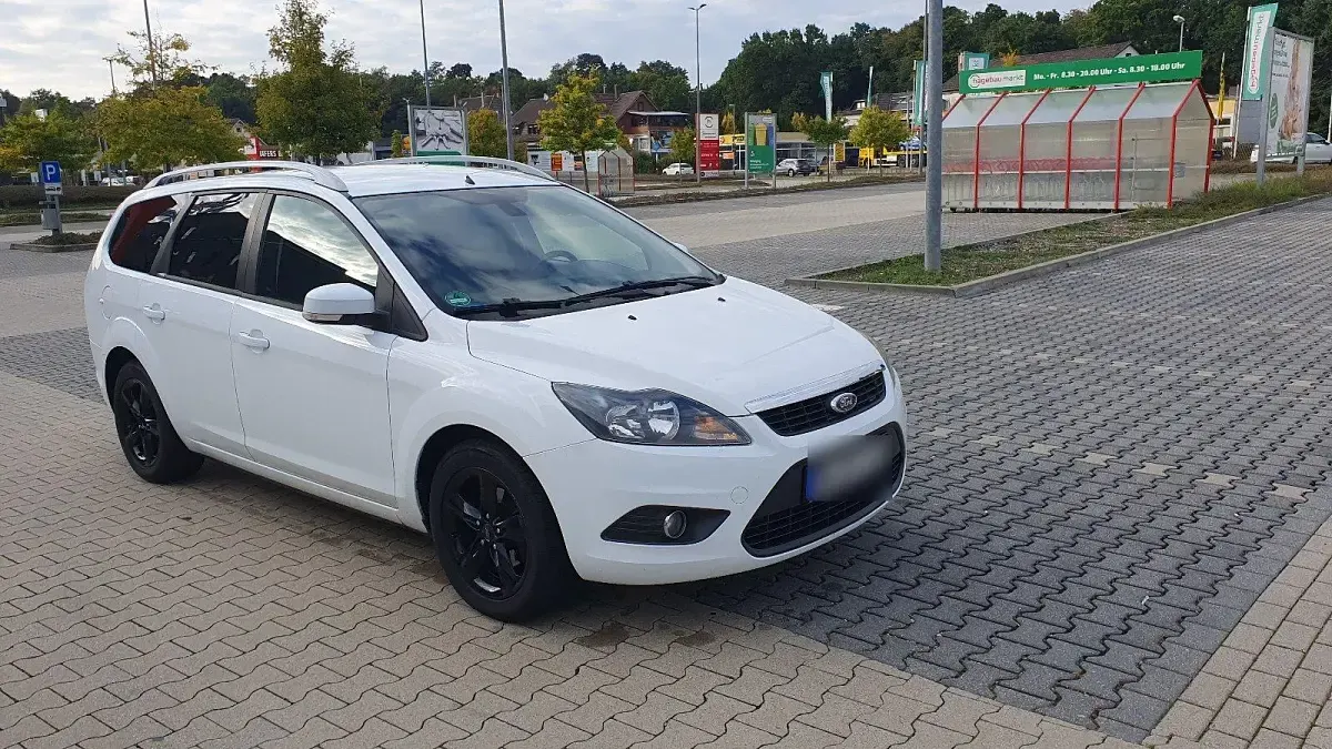 Gebraucht Ford Focus 125 PS (91 kW) 2009 Weiß Kombi