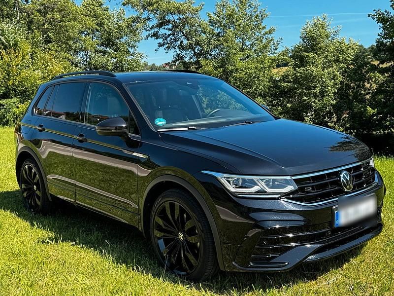 Gebraucht VW Tiguan R-line 150 PS (110 kW) 2023 Schwarz SUV