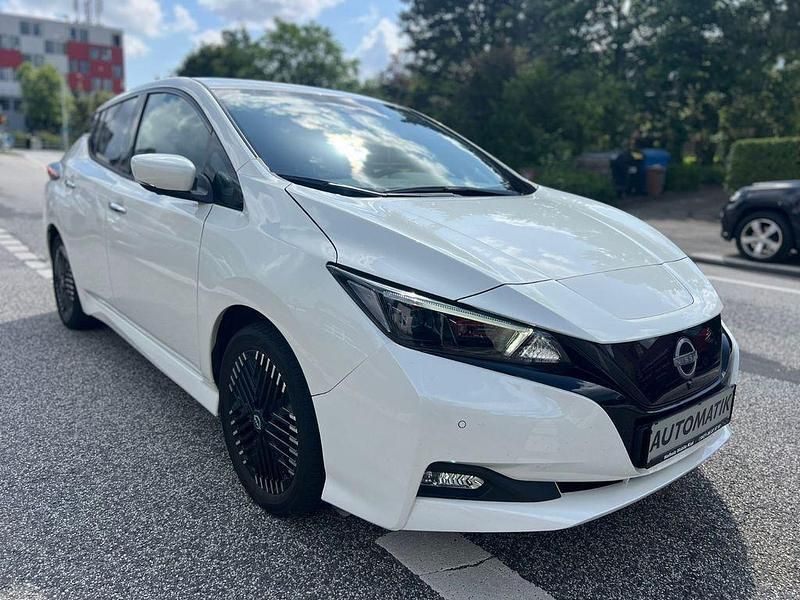 Weiß Gebraucht 2023 Nissan Leaf Tekna Kleinwagen | 12.980 € - Bild 1/4