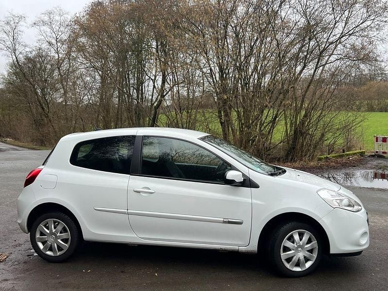 Gebraucht Renault Clio IV Collection 75 PS (55 kW) 2013 Weiß Limousine