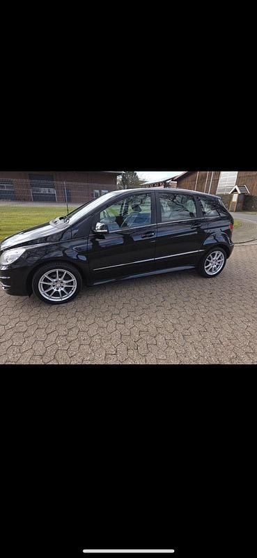 Gebraucht Mercedes B180 109 PS (80 kW) 2010 Schwarz Van / Kleinbus