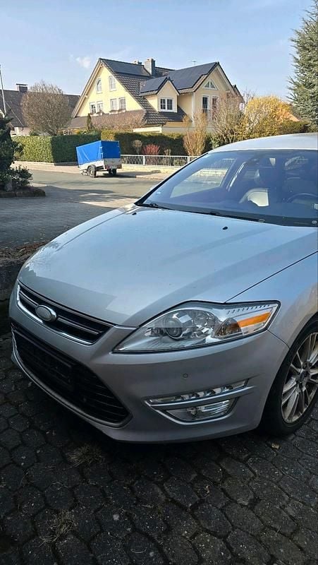 Gebraucht Ford Mondeo 163 PS (119 kW) 2011 Silber Kombi