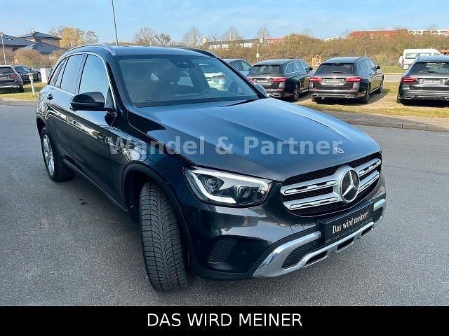 Grau graphitgraumet. metallic Gebraucht 2021 Mercedes GLC300e SUV | 32.000 € (Fairer Preis) - Bild 1/3