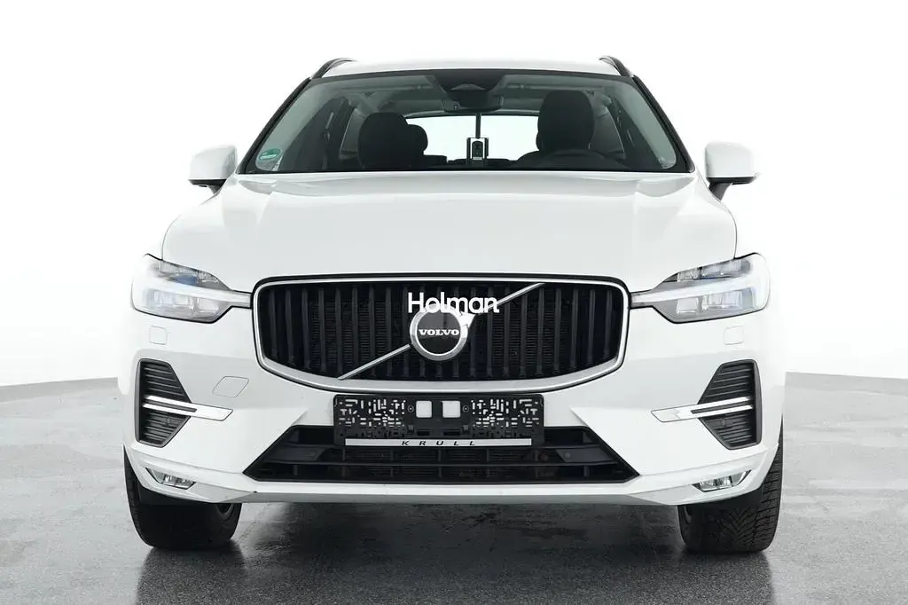 Używany Volvo XC60 Core 197 KM (144 kW) 2024 Biały SUV