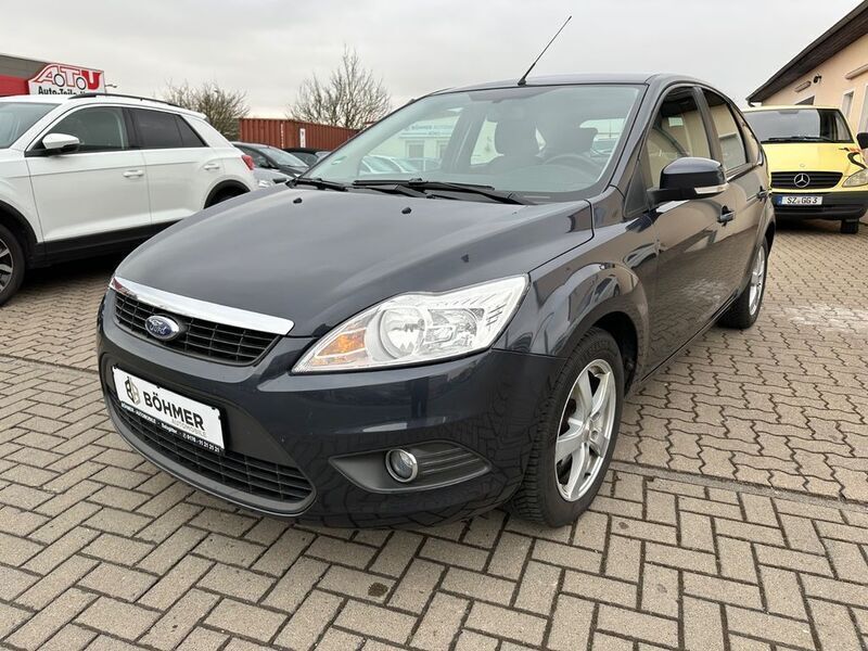 Grau Gebraucht 2011 Ford Focus Style Limousine | 4.900 € (Fairer Preis) - Bild 1/4
