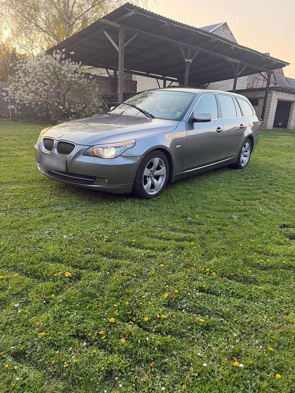 Gebraucht BMW 530 235 PS (172 kW) 2009 Silber Kombi