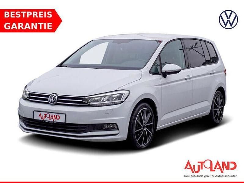 Weiß Gebraucht 2018 VW Touran Trendline Van / Kleinbus | 18.990 € (Etwas zu teuer) - Bild 1/4