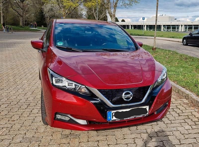 Gebraucht Nissan Leaf Tekna 110 kW (150 PS) 2020 Rot Kleinwagen