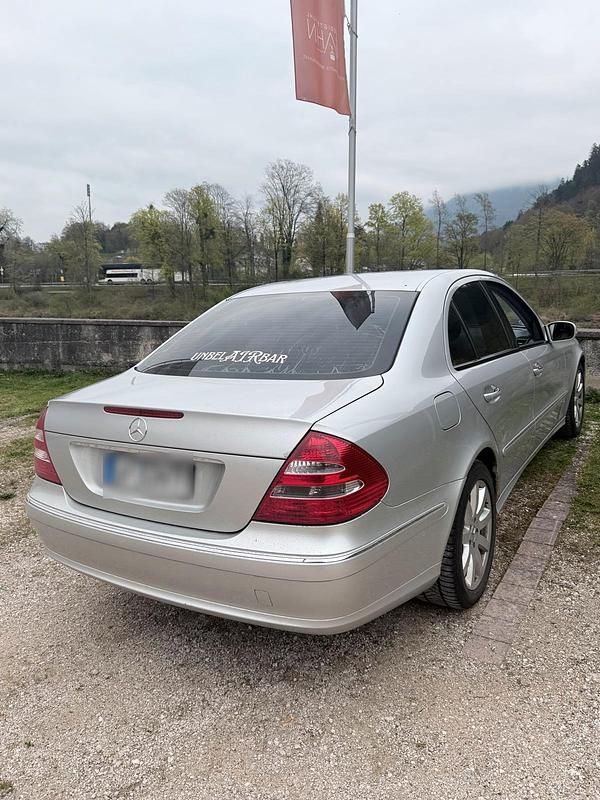 Second-hand Mercedes E500 306 CP (225 kW) 2003 Argintiu Berlinǎ