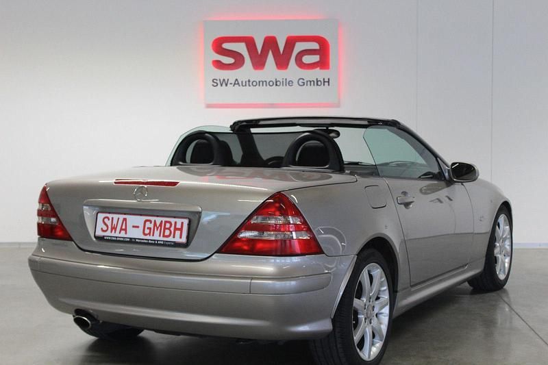 Gebraucht Mercedes SLK200 197 PS (144 kW) 2002 Silber Cabrio