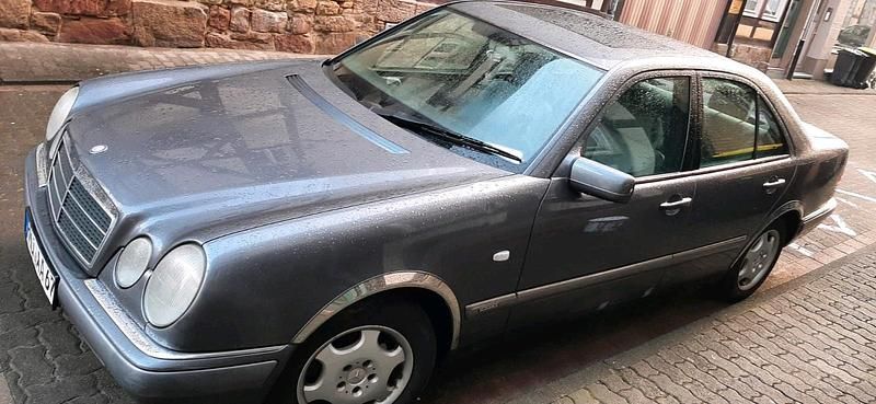 Gebraucht 1996 Mercedes E200 Limousine | 1.650 € (Superpreis) - Bild 1/4