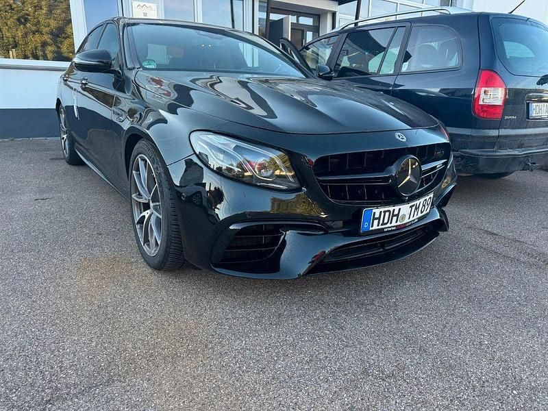 Schwarz Gebraucht 2017 Mercedes E63S AMG AMG Limousine | 52.000 € (Fairer Preis) - Bild 1/4