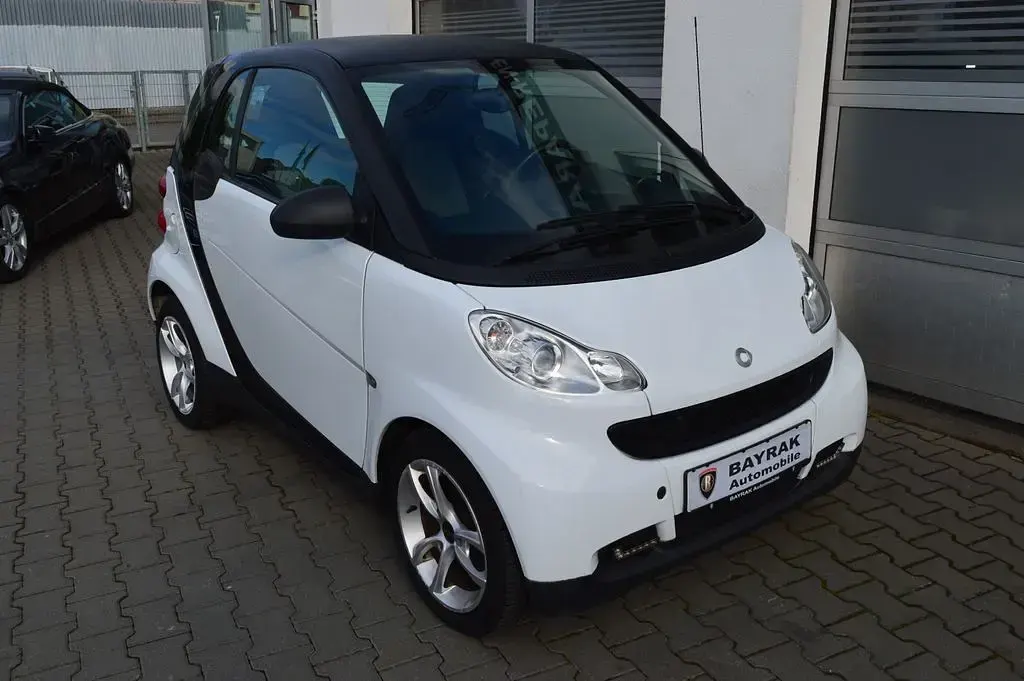 Gebraucht Smart ForTwo Coupé 61 PS (44 kW) 2011 Weiß Coupé