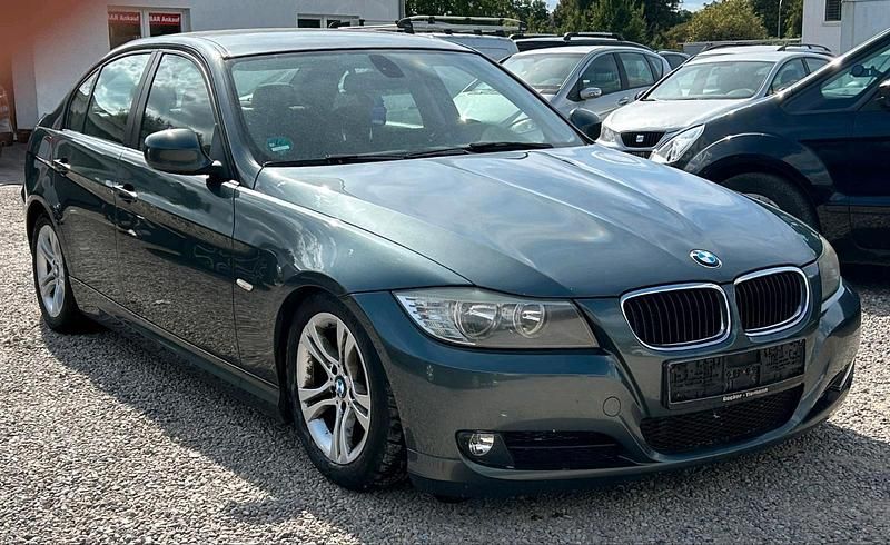 Grau Gebraucht 2011 BMW 320 Sport Line Limousine | 4.300 € (Guter Preis) - Bild 1/4
