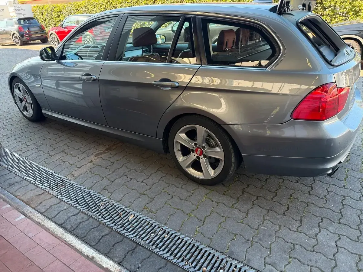 Gebraucht BMW 318 143 PS (105 kW) 2011 Silber Kombi