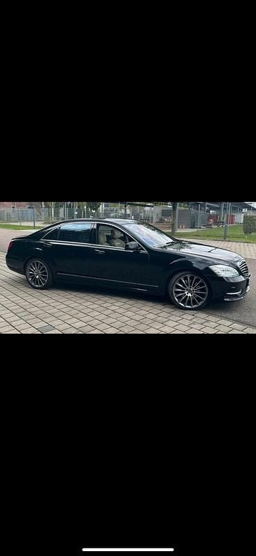 Schwarz Gebraucht 2008 Mercedes S500 Limousine | 12.999 € - Bild 1/4