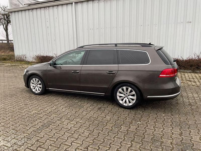 Gebraucht VW Passat Comfortline 140 PS (102 kW) 2014 Braun Kombi