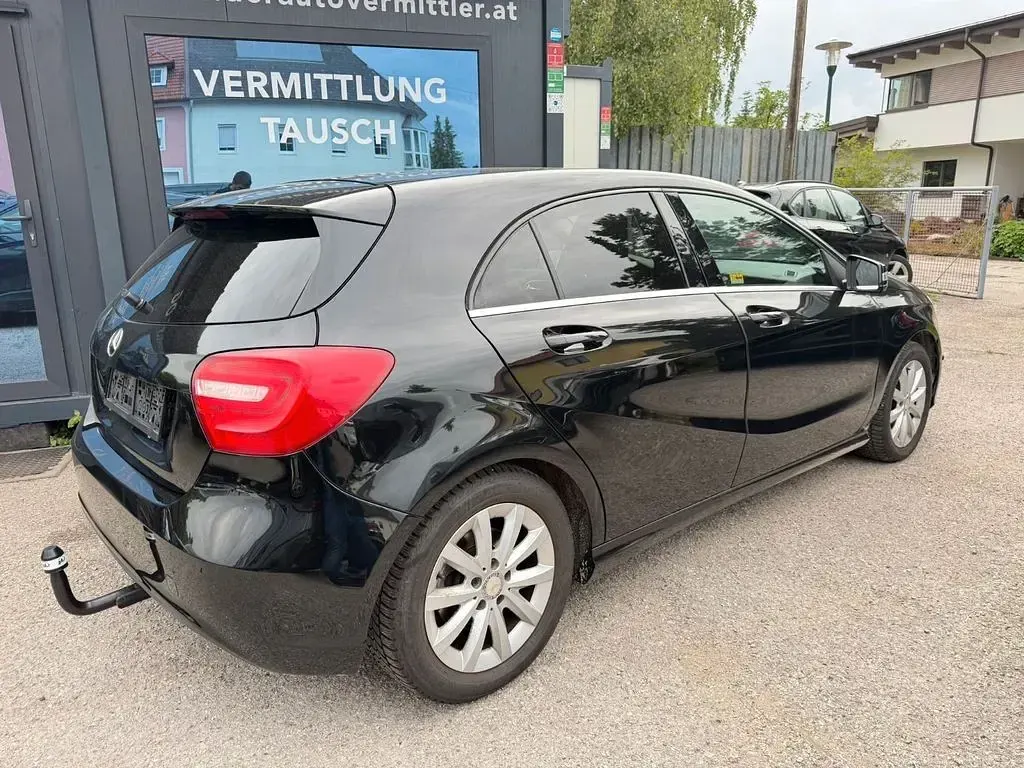 Gebraucht Mercedes A180 122 PS (89 kW) 2014 Schwarz Kleinwagen