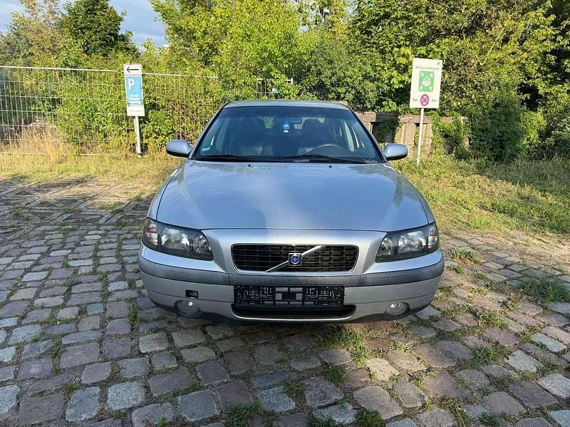 Grau Gebraucht 2002 Volvo S60 Limousine | 999 € (Superpreis) - Bild 1/4