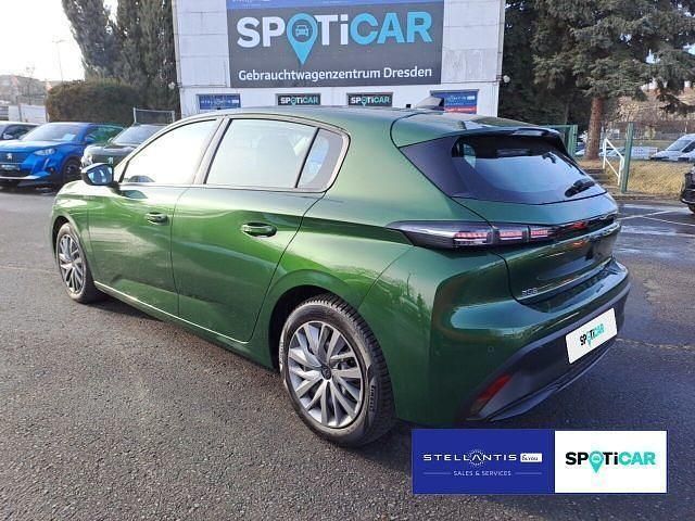Gebraucht Peugeot 308 Active 110 PS (80 kW) 2022 Grün Limousine