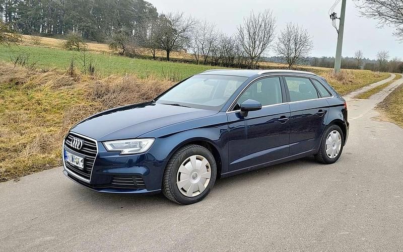 Blau Gebraucht 2018 Audi A3 Comfort Kombi | 15.300 € (Fairer Preis) - Bild 1/4