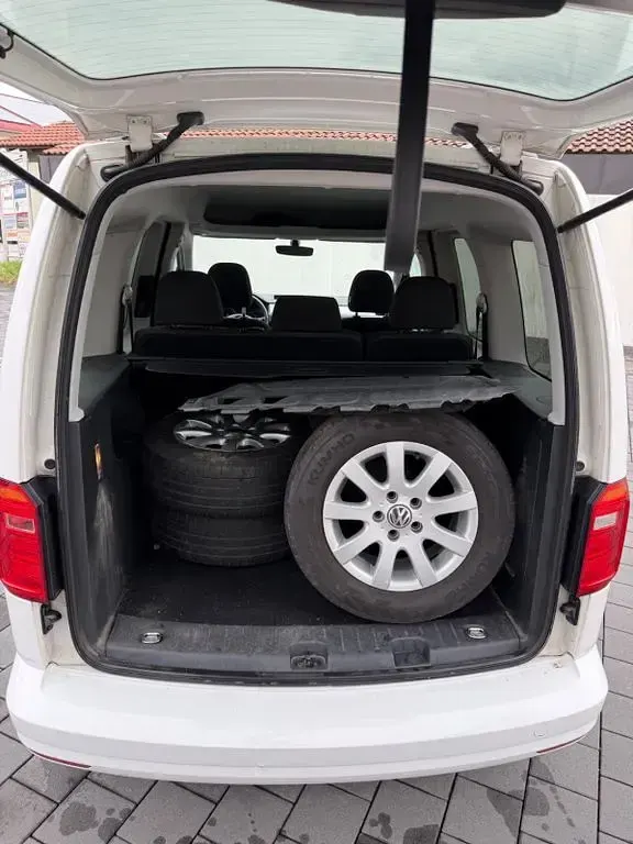Używany VW Caddy 102 KM (75 kW) 2016 Biały Minivan