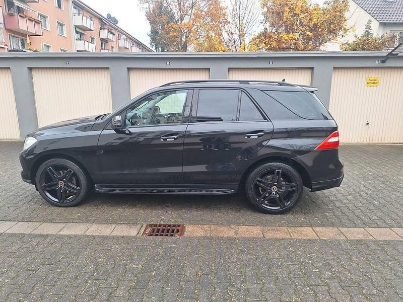 Gebraucht Mercedes ML350 258 PS (189 kW) 2012 Schwarz SUV
