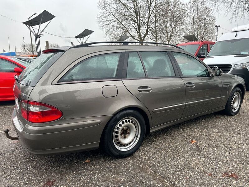 Gebraucht Mercedes E200 136 PS (100 kW) 2008 Grau Kombi