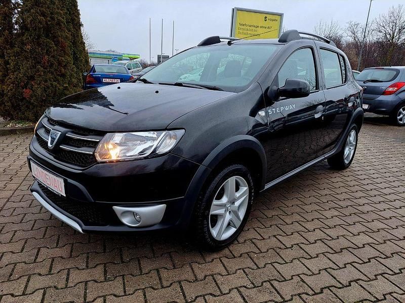Schwarz Gebraucht 2013 Dacia Sandero Prestige Limousine | 5.995 € (Fairer Preis) - Bild 1/4